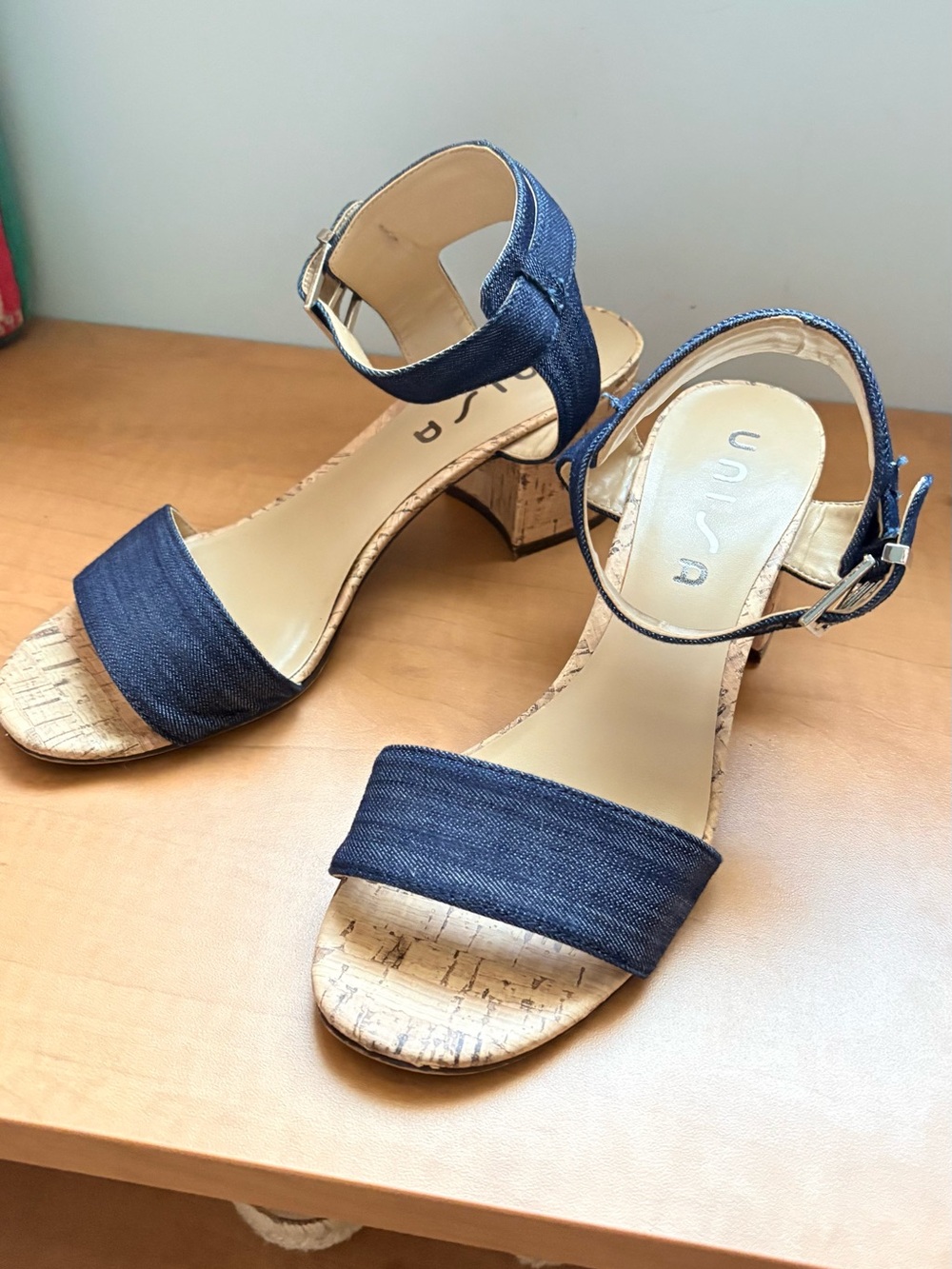 Like New Unisa block heel sandal